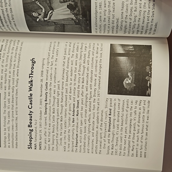 3 Disneyland Guides Collectible no markings 2009 2012 2017 Companion guide - Picture 8 of 14